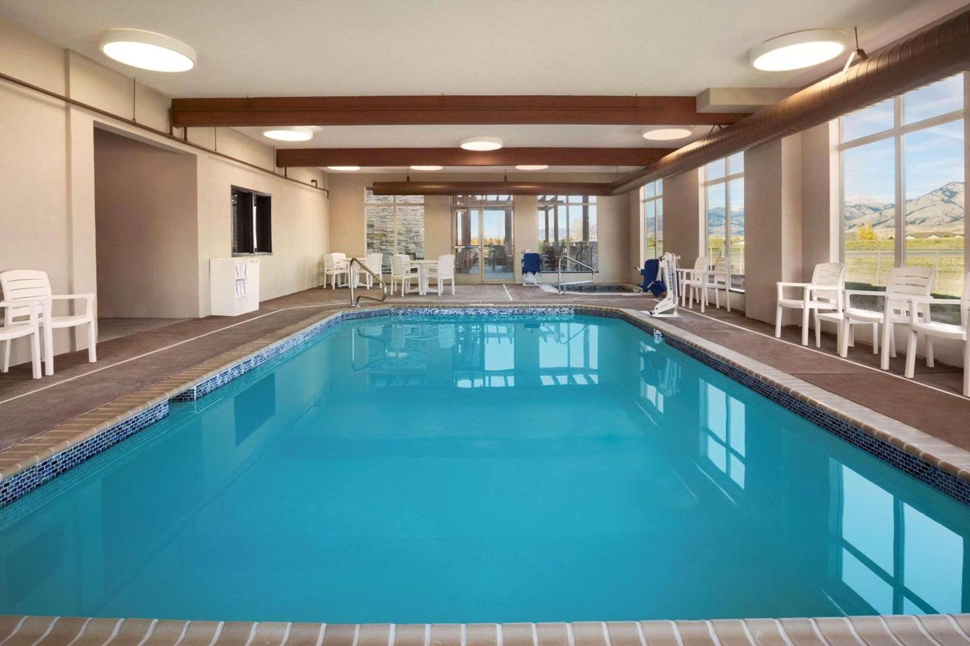 Country & By Radisson, Bozeman, Mt
